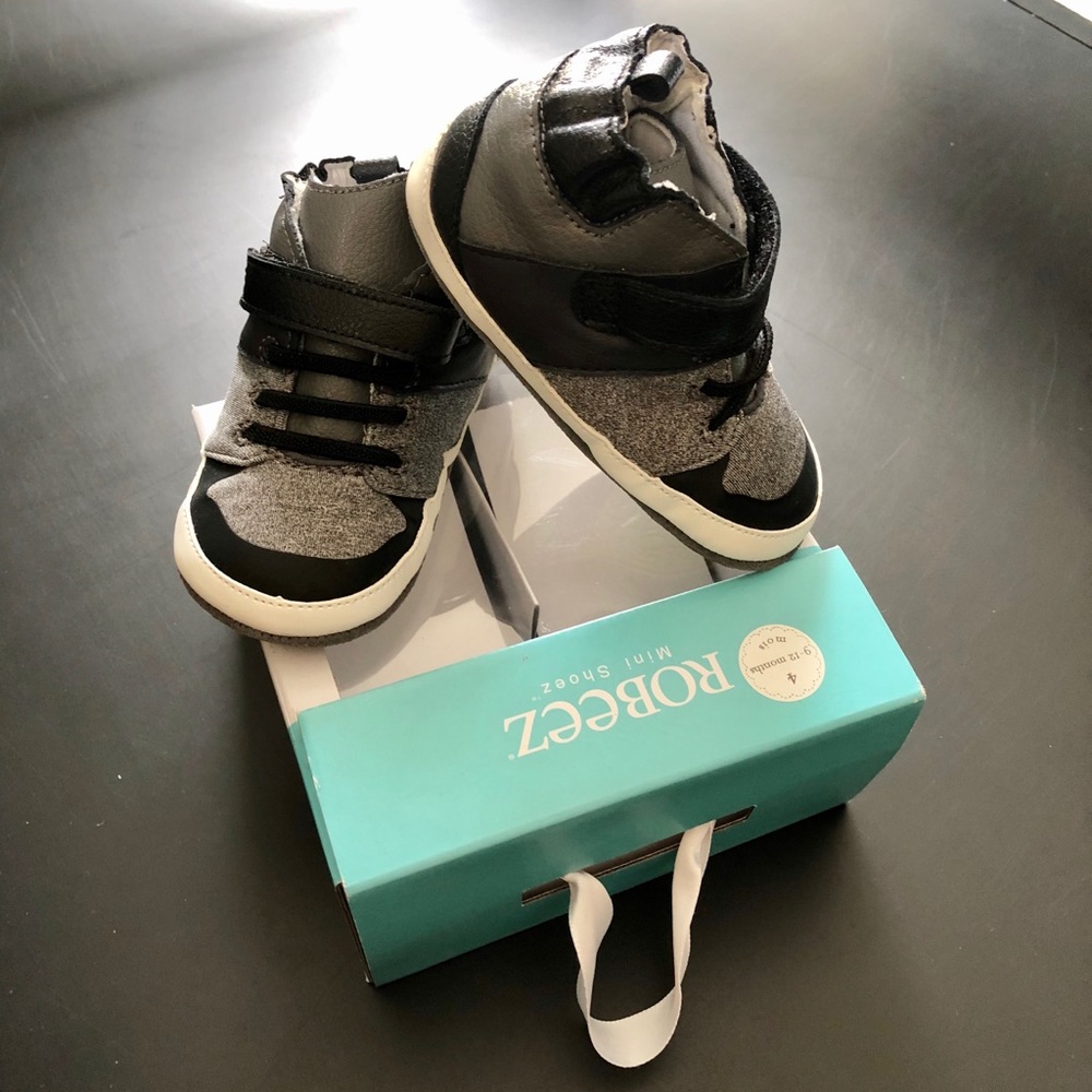 Robeez size 4 black and white hightop Velcro shoes